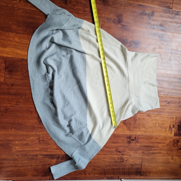 Smartwool Nokoni Dolman Sleeve Style Poncho Cream & Shimmer Gray - Picture 12 of 12